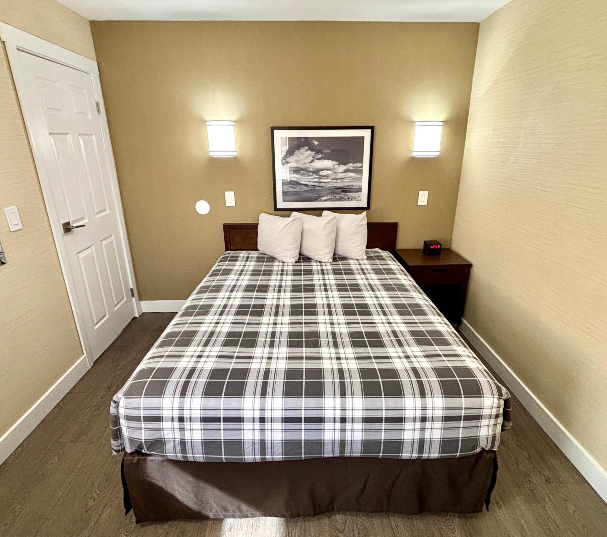 קמלופס Rodeway Inn & Suites מראה חיצוני תמונה