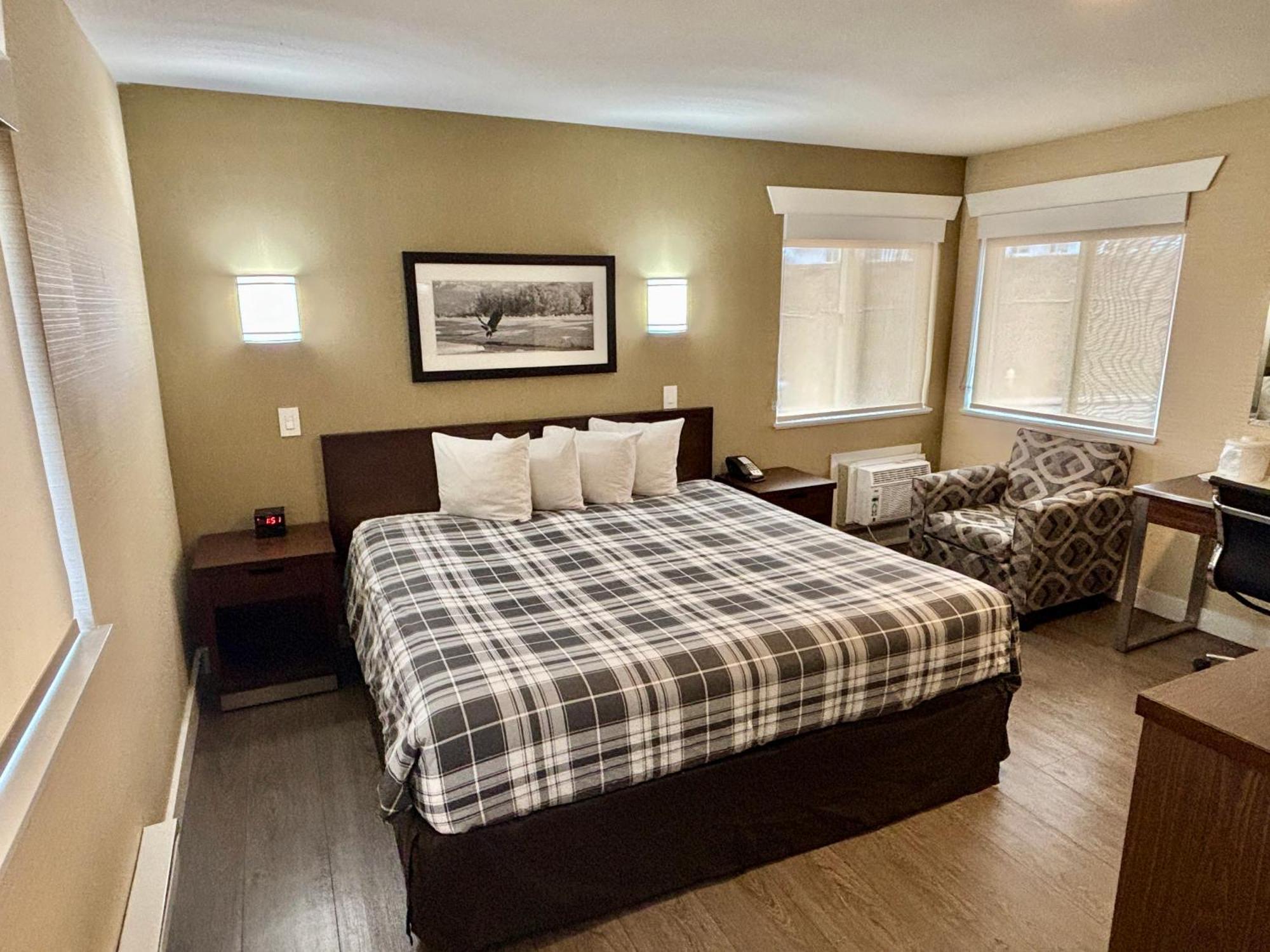 קמלופס Rodeway Inn & Suites מראה חיצוני תמונה