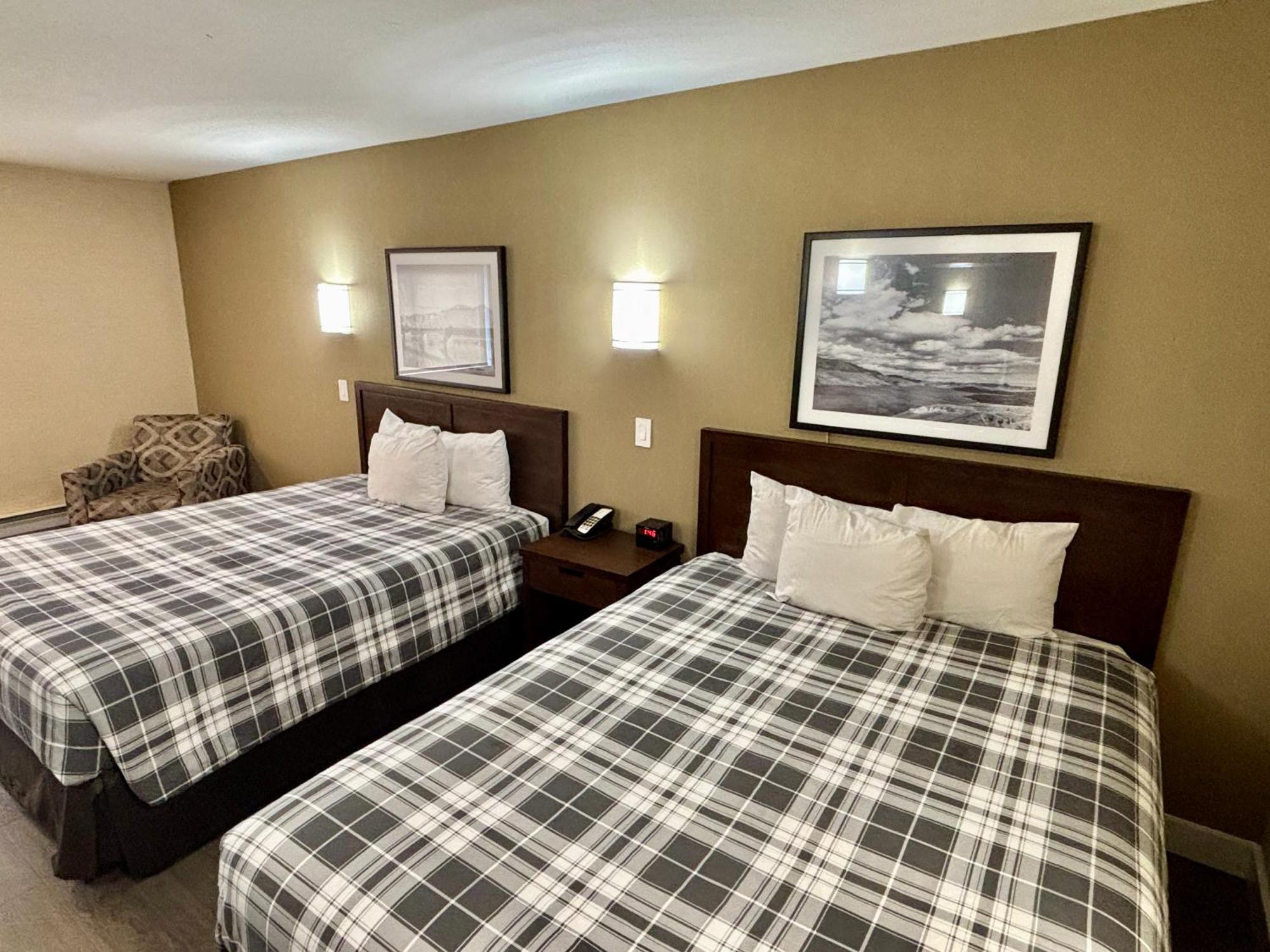 קמלופס Rodeway Inn & Suites מראה חיצוני תמונה