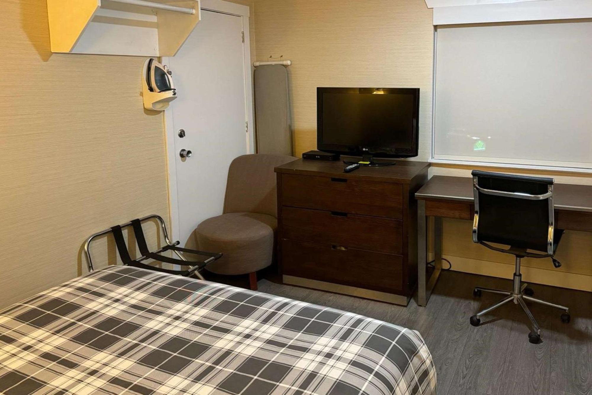 קמלופס Rodeway Inn & Suites מראה חיצוני תמונה