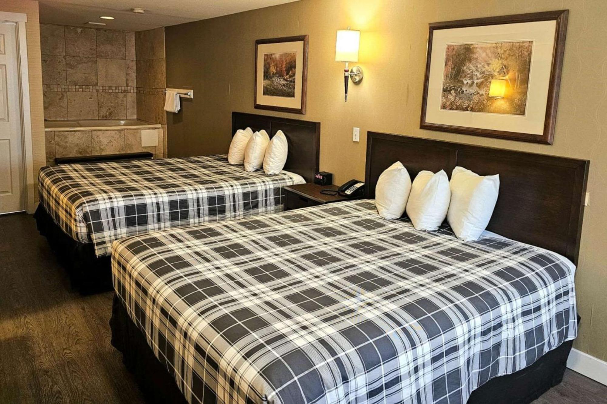 קמלופס Rodeway Inn & Suites מראה חיצוני תמונה