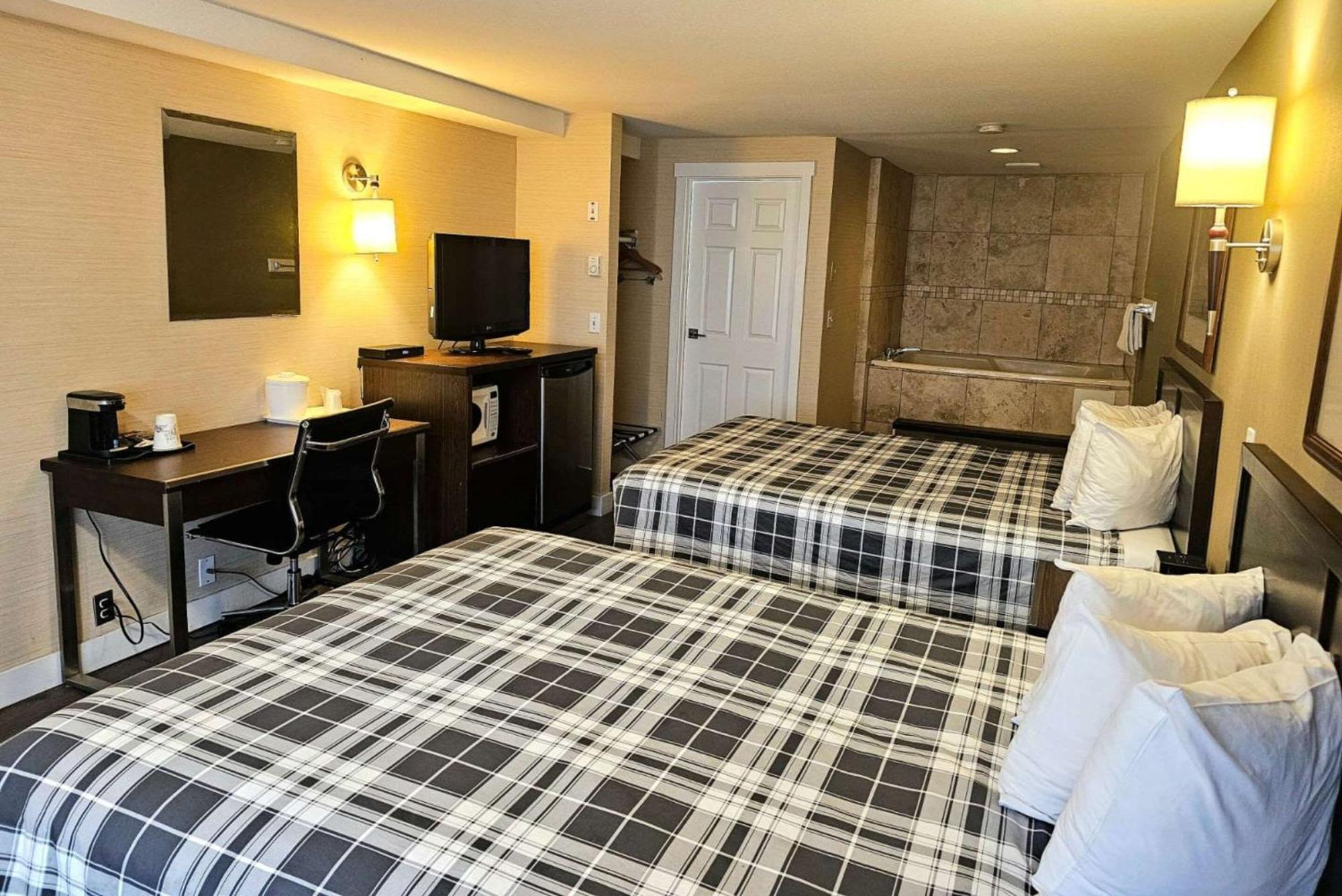 קמלופס Rodeway Inn & Suites מראה חיצוני תמונה
