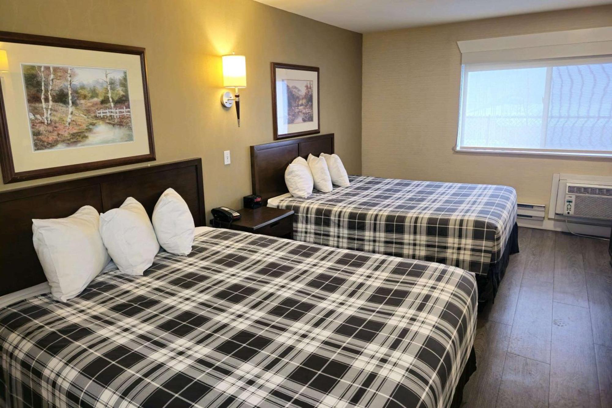 קמלופס Rodeway Inn & Suites מראה חיצוני תמונה