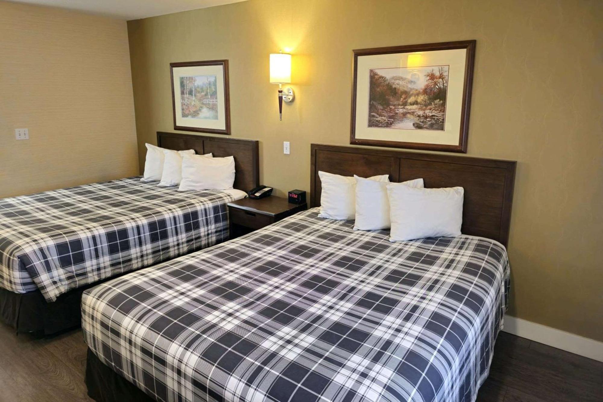 קמלופס Rodeway Inn & Suites מראה חיצוני תמונה