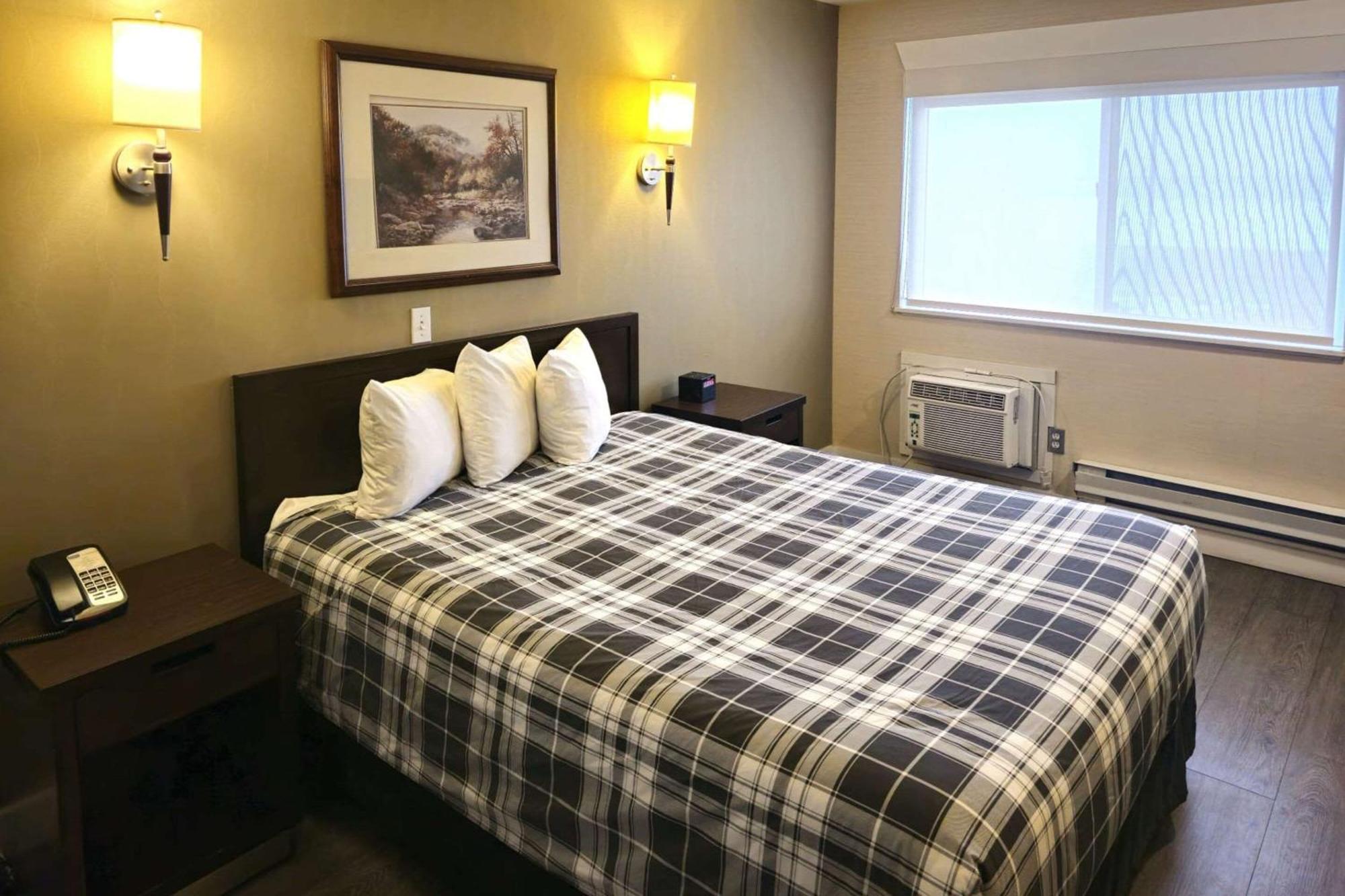 קמלופס Rodeway Inn & Suites מראה חיצוני תמונה