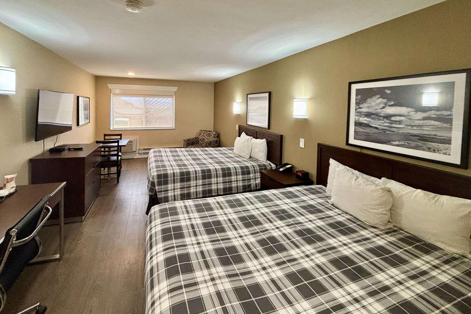 קמלופס Rodeway Inn & Suites מראה חיצוני תמונה